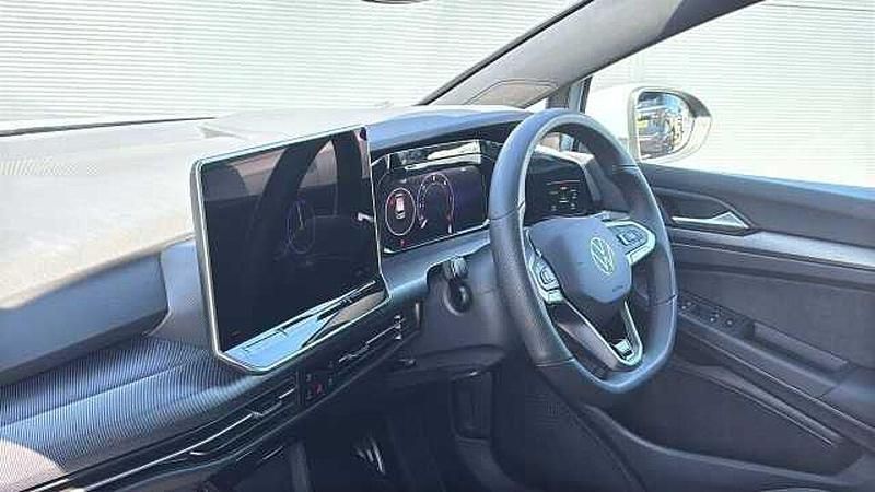 Second-hand VW Golf VIII 150 CP (110 kW) 2025