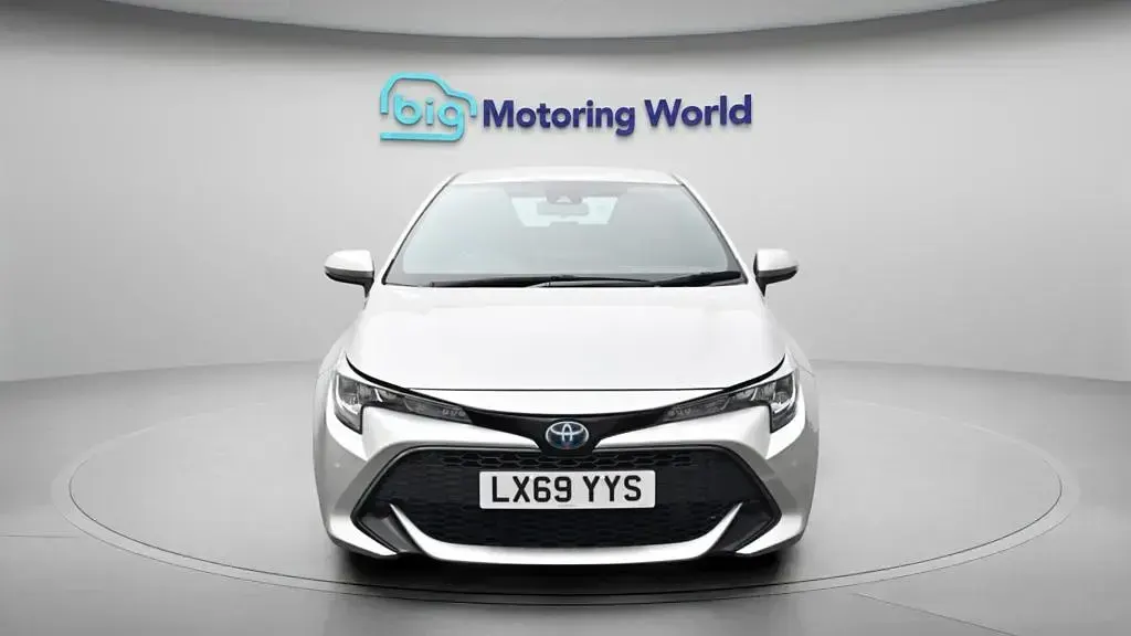 Used Toyota Corolla 122 HP (89 kW) 2019 Silver Hatchback