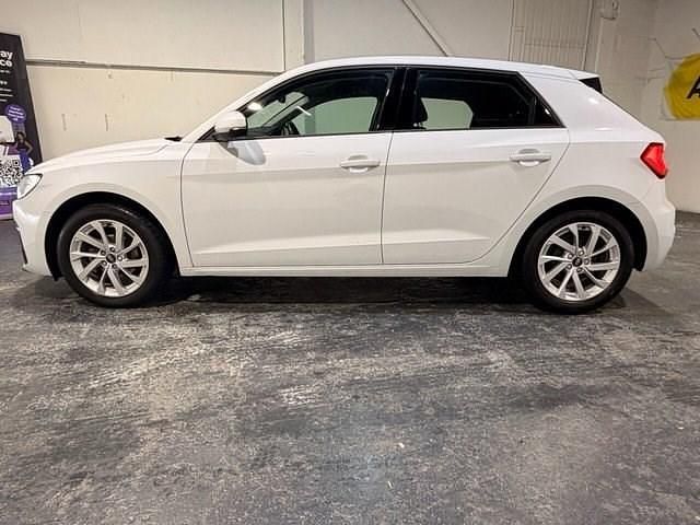Used Audi A1 Sportback Sport 95 HP (69 kW) 2022 White Hatchback