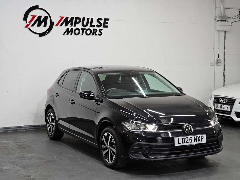 Begagnad VW Polo Match 2025 Svart Halvkombi