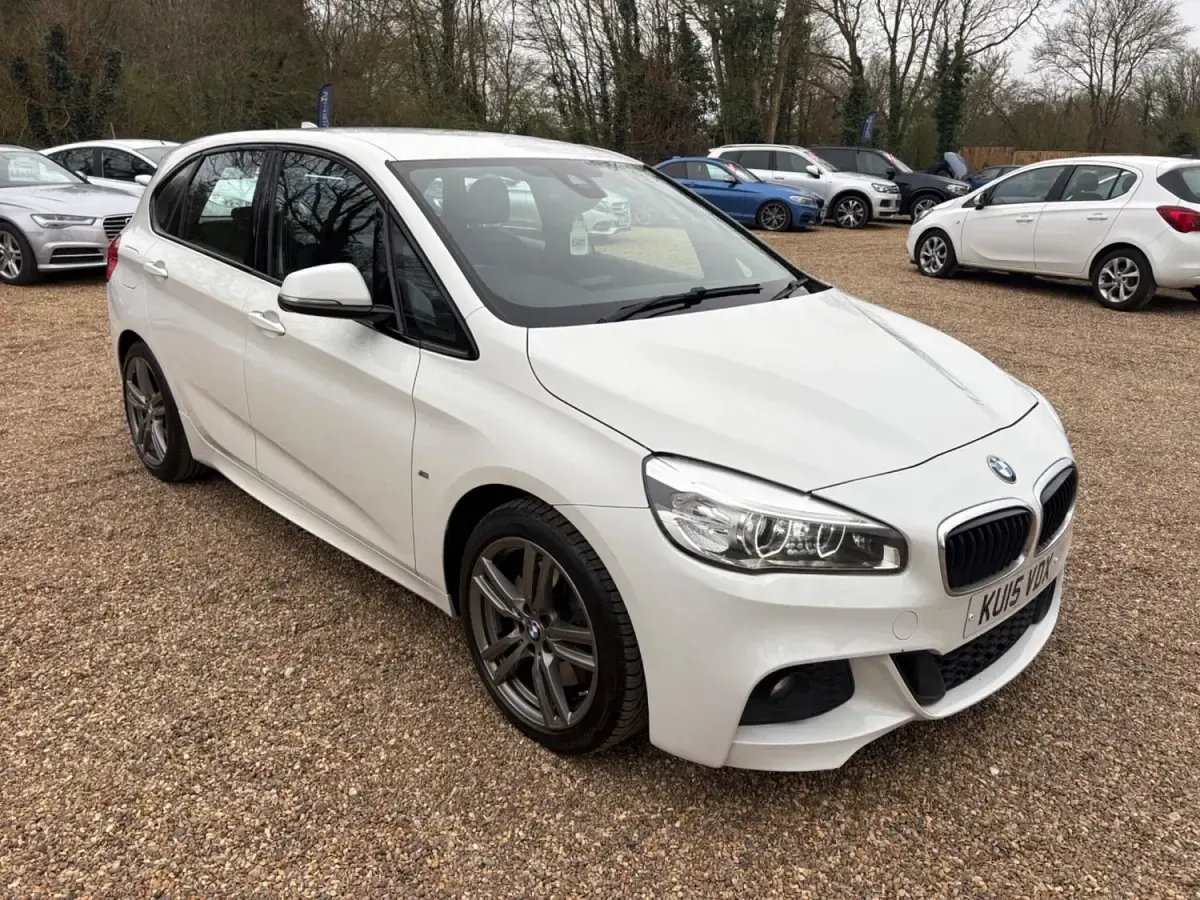 Begagnad BMW 225 M Sport 231 HK (169 kW) 2015 Vit Halvkombi