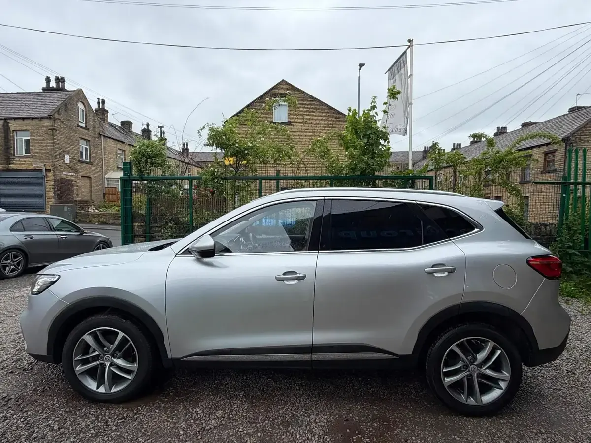 Used MG HS Exclusive 162 HP (119 kW) 2023 Silver SUV