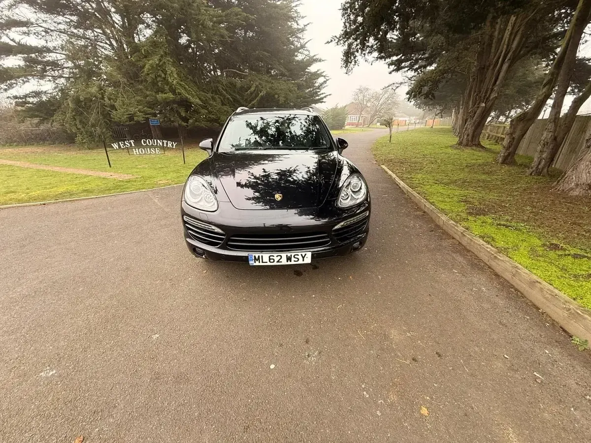 Used Porsche Cayenne 245 HP (180 kW) 2012 Black SUV