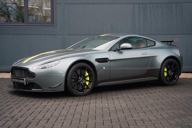 Used Aston Martin V12 Vantage 603 HP (443 kW) 2017 Green Coupe