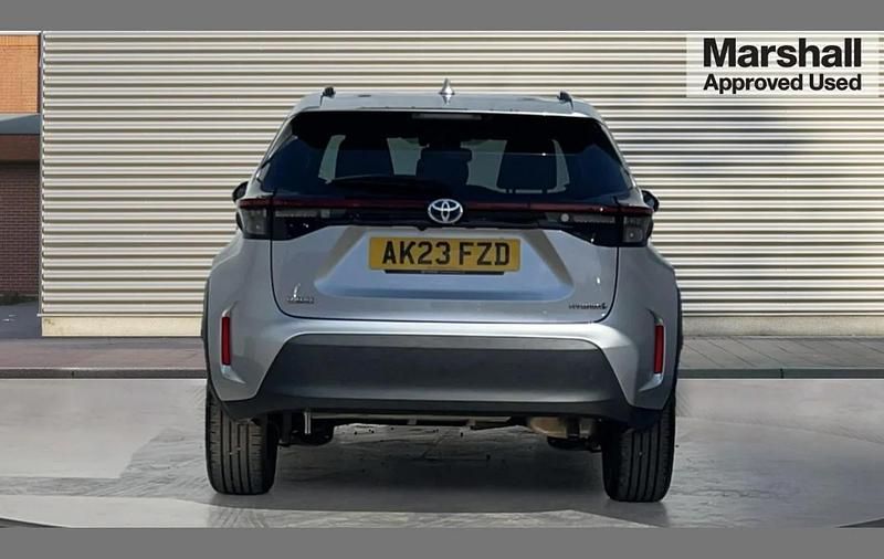 Used Toyota Yaris Cross Design 113 HP (83 kW) 2023 Silver SUV