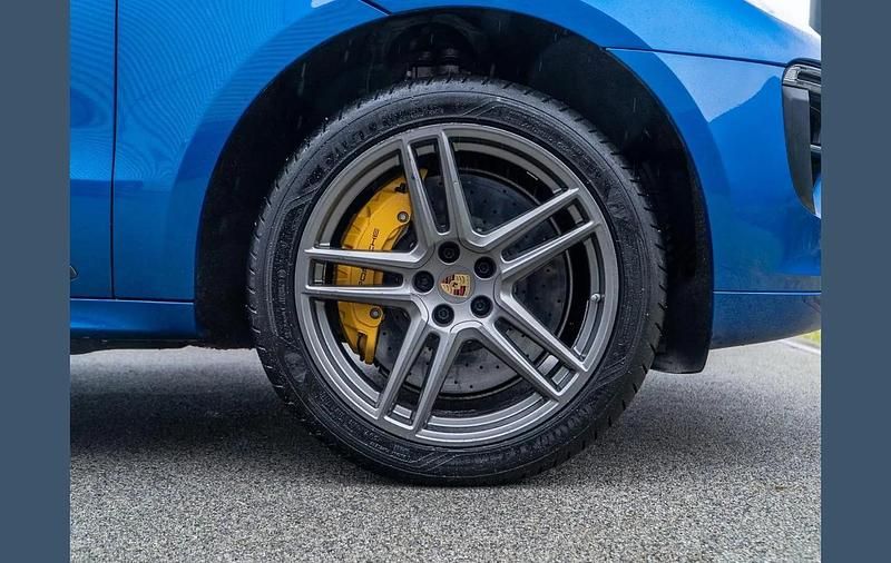 Used Porsche Macan Turbo 434 HP (319 kW) 2020 Blue SUV