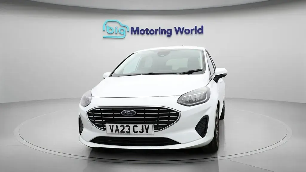 Second-hand Ford Fiesta Titanium 125 CP (91 kW) 2023 Alb Hatchback