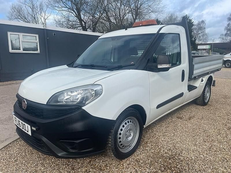 Usado Fiat Doblò 90 HP (66 kW) 2016 Branco Monovolume