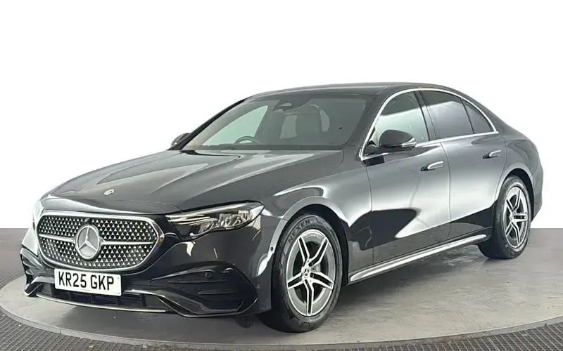 Usado Mercedes E200 AMG line 204 HP (150 kW) 2025 Sedan