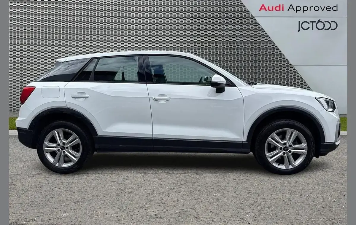 Used Audi Q2 Sport 108 HP (79 kW) 2023 White SUV