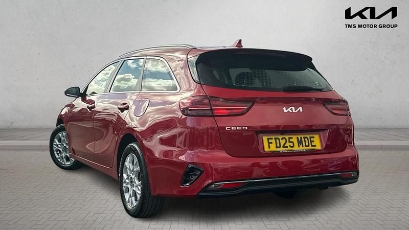 Used Kia Ceed 138 HP (101 kW) 2025 Red Hatchback