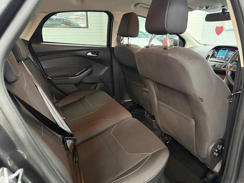 Used Ford Focus Zetec 125 HP (91 kW) 2017 Grey Hatchback