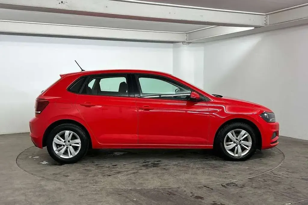 Used VW Polo SE 95 HP (69 kW) 2018 Red Hatchback