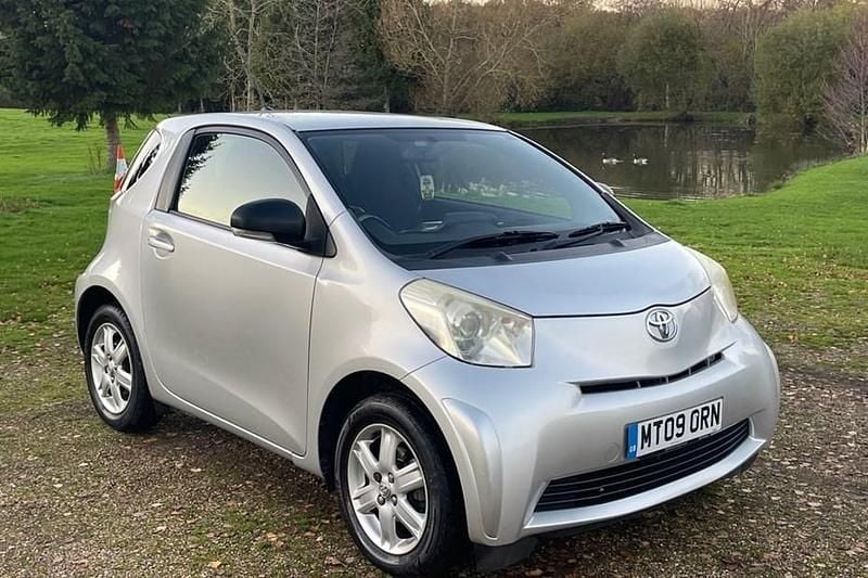 Silver Used 2009 Toyota iQ Hatchback | £2,295 (Fair price) - Image 1/1