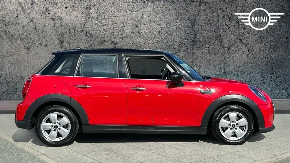 Used Mini Cooper Classic 134 HP (98 kW) 2023 Red Hatchback