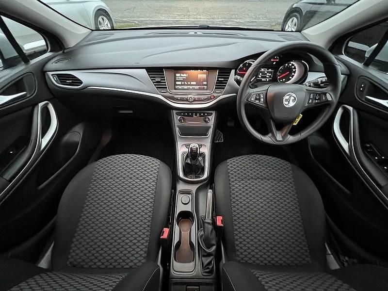 Used Vauxhall Astra Design Edition 108 HP (79 kW) 2025 Grey Estate
