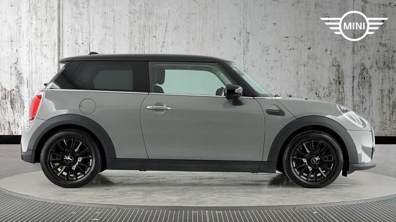 Usado Mini Cooper Classic 134 CV (98 kW) 2022 Gris Utilitario