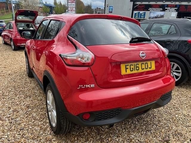 Used Nissan Juke N-Connecta 115 HP (84 kW) 2016 Red SUV