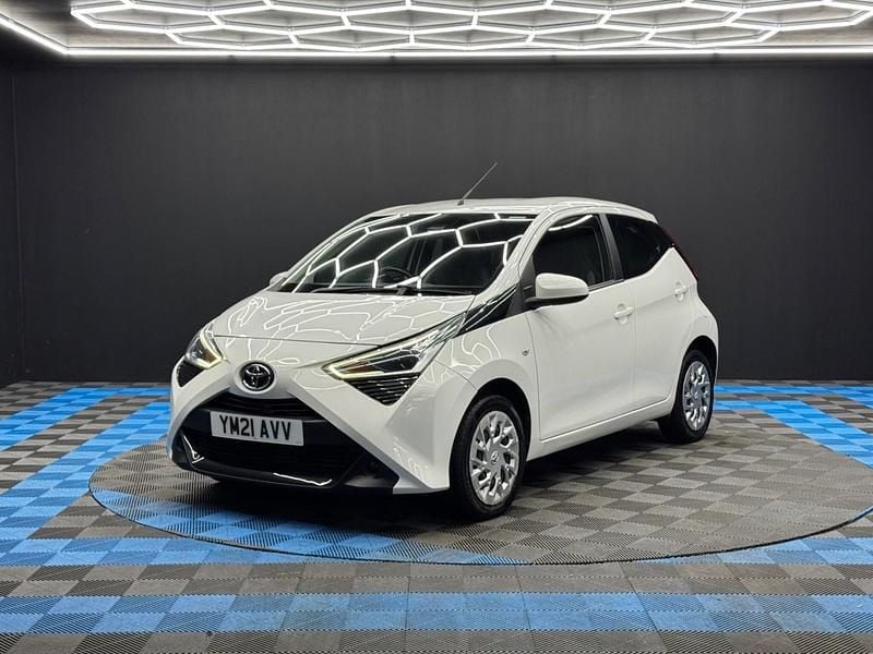 Used Toyota Aygo X-play 72 HP (52 kW) 2021 White Hatchback