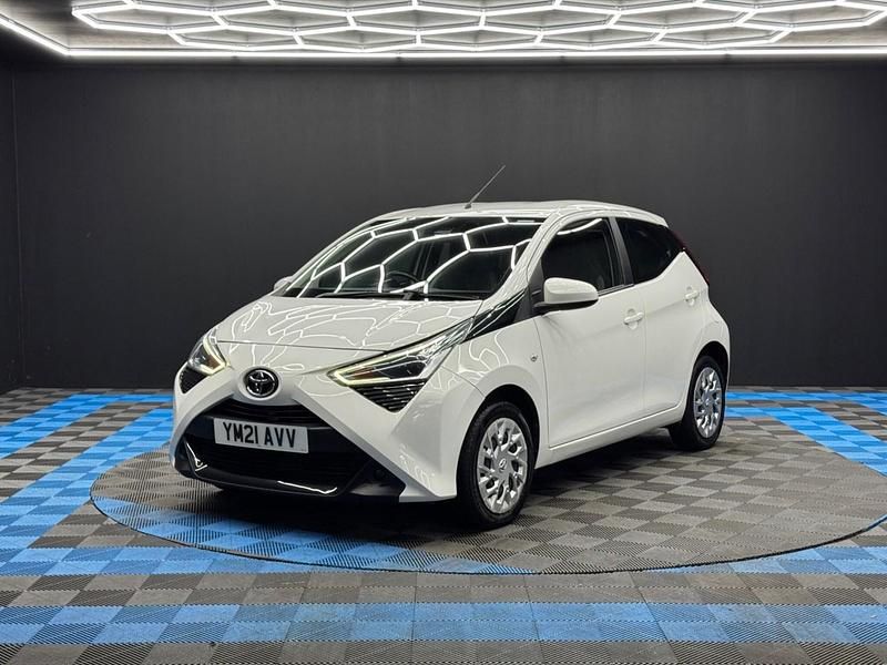 Used Toyota Aygo X-play 2021 White Hatchback