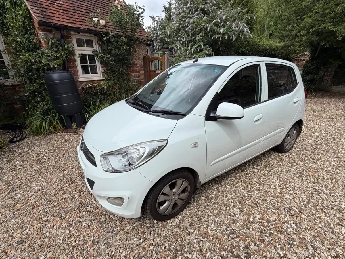 Used Hyundai i10 Active 86 HP (63 kW) 2012 White Hatchback