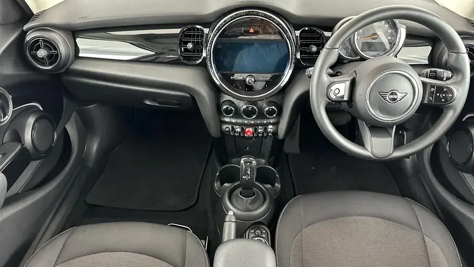 Used Mini Cooper Classic 134 HP (98 kW) 2022 Silver Hatchback