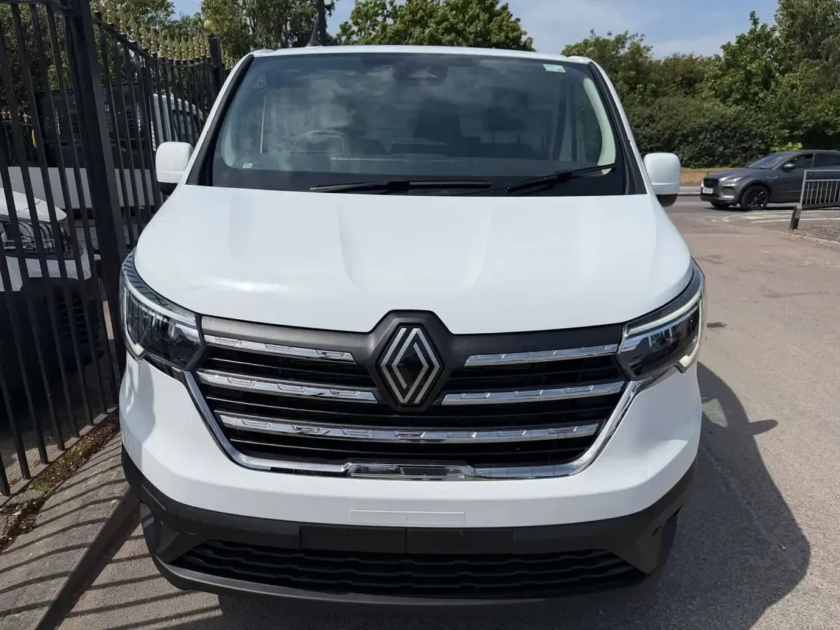 New Renault Trafic 130 HP (95 kW) 2026 White MPV