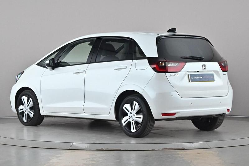 Used Honda Jazz Hybrid 109 HP (80 kW) 2021 White Hatchback