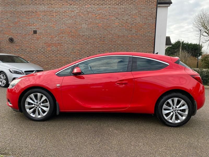 Used Vauxhall Astra SRi 165 HP (121 kW) 2013 Red Coupe