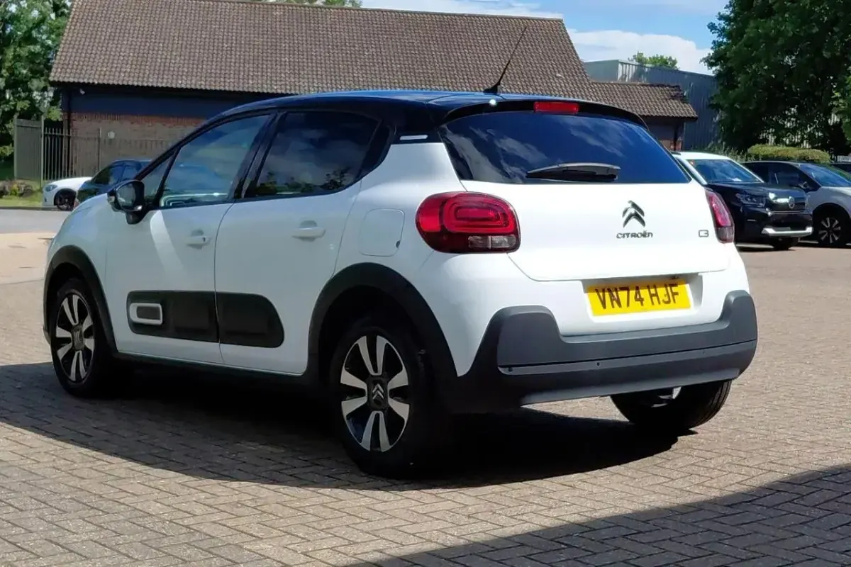 Used Citroën C3 PureTech 82 HP (60 kW) 2024 White Hatchback