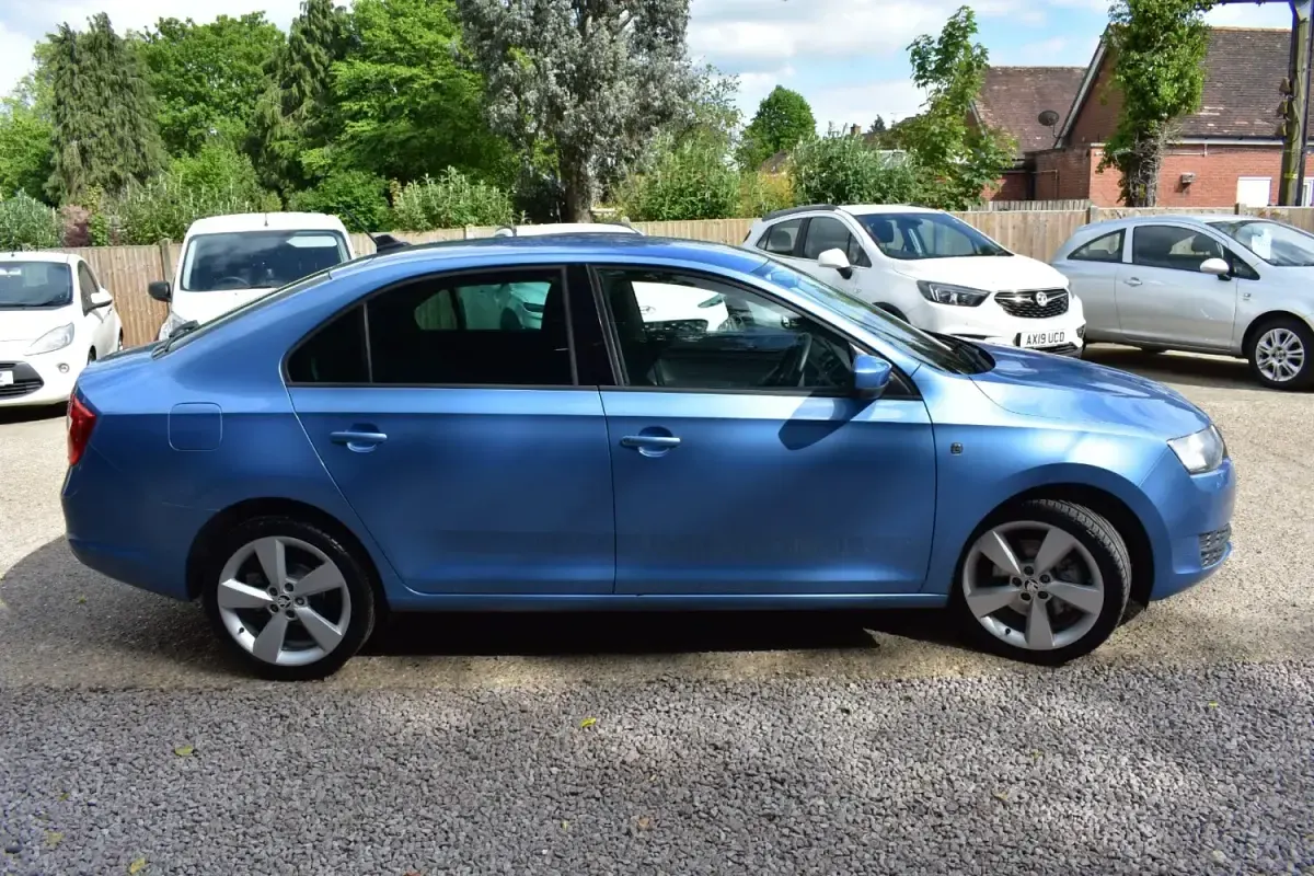 Used Skoda Rapid SE 105 HP (77 kW) 2012 Blue Hatchback