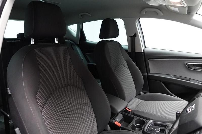 Used Seat Leon SE Dynamic 110 HP (80 kW) 2018 White Hatchback