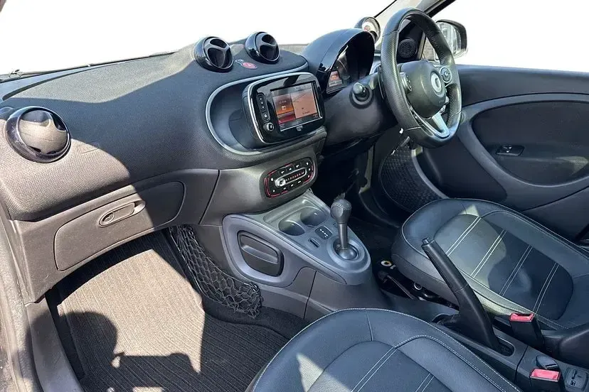 Used Smart ForFour Premium 89 HP (65 kW) 2017 Black Hatchback