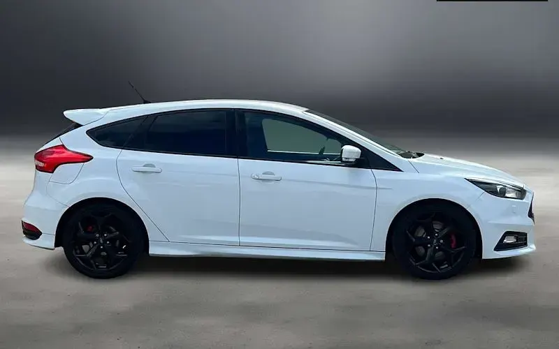 Used Ford Focus ST 250 HP (183 kW) 2016 Hatchback