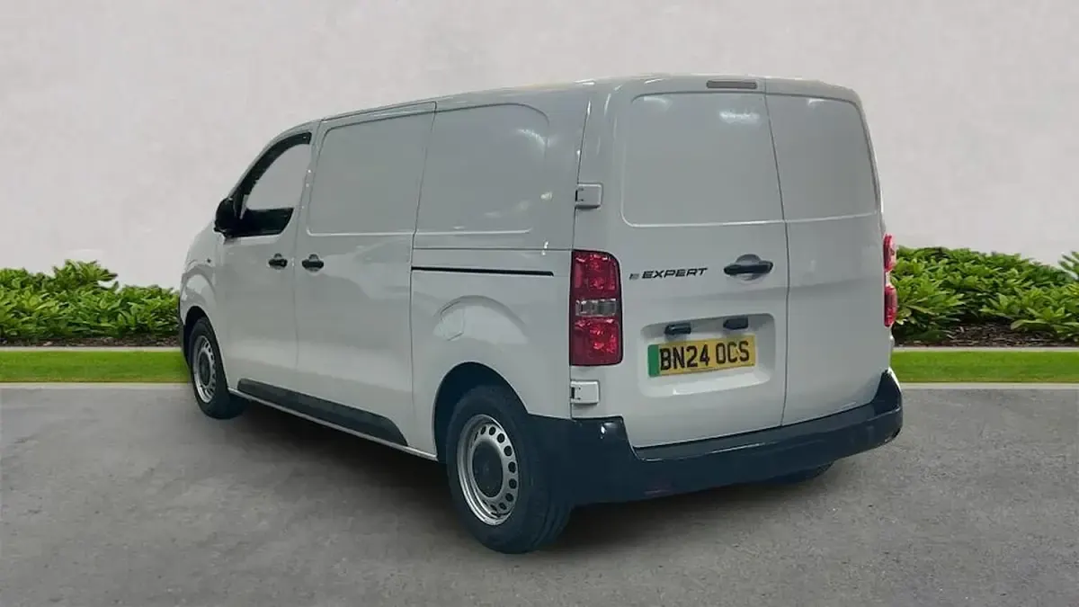 Used Peugeot e-Expert 100 kW (136 HP) 2024 White Van