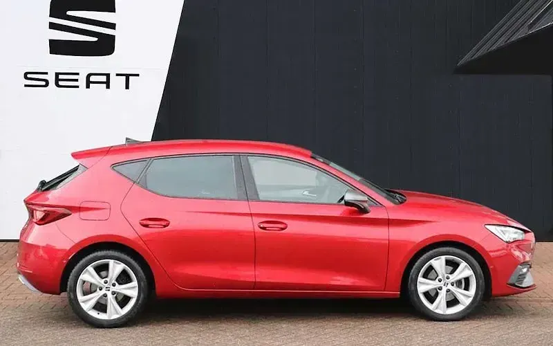 Used Seat Leon FR 110 HP (80 kW) 2023 Red Hatchback