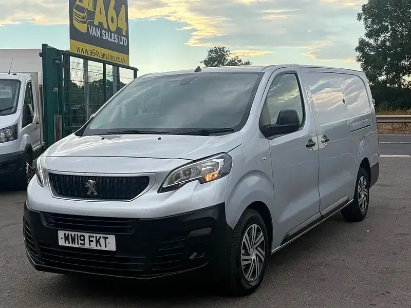 Used Peugeot Expert 120 HP (88 kW) 2019 Silver Van