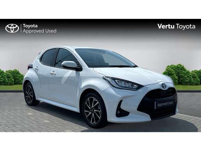 White Used 2022 Toyota Yaris Hybrid Design Hatchback | £16,508 (Fair price) - Image 1/4