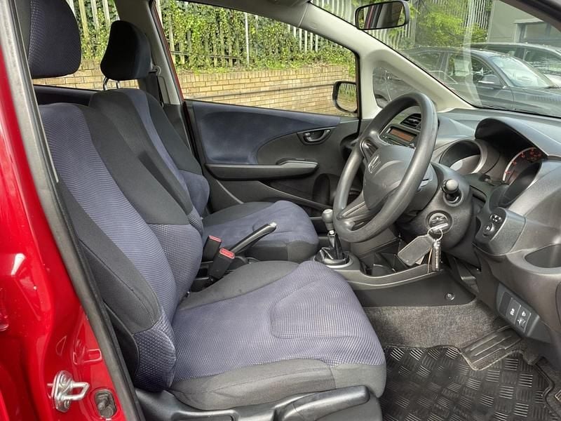 Used Honda Jazz S 90 HP (66 kW) 2013 Red Hatchback