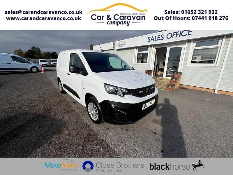 White Used 2021 Peugeot Partner Premium MPV | £7,480 (Good price) - Image 1/4