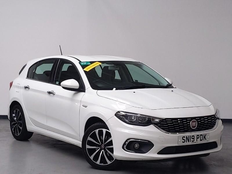 White Used 2019 Fiat Tipo Lounge Hatchback | £6,998 (Fair price) - Image 1/4