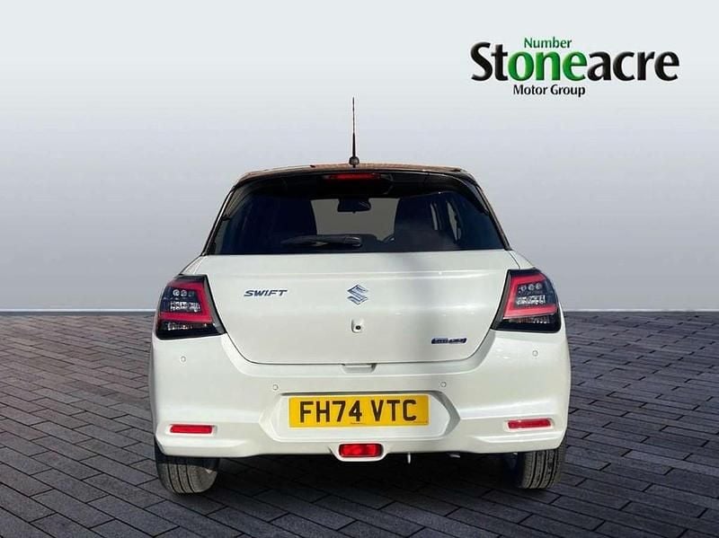 Second-hand Suzuki Swift 82 CP (60 kW) 2025 Alb Hatchback