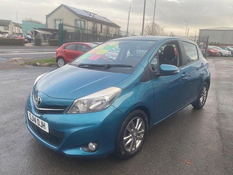 Used Toyota Yaris Plus 99 HP (72 kW) 2014 Blue Hatchback
