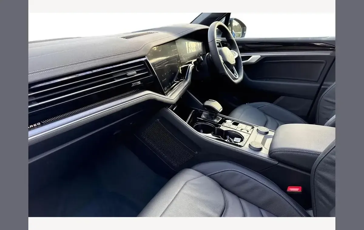 Nowe VW Touareg Black Edition 286 KM (210 kW) 2026 Beżowy SUV