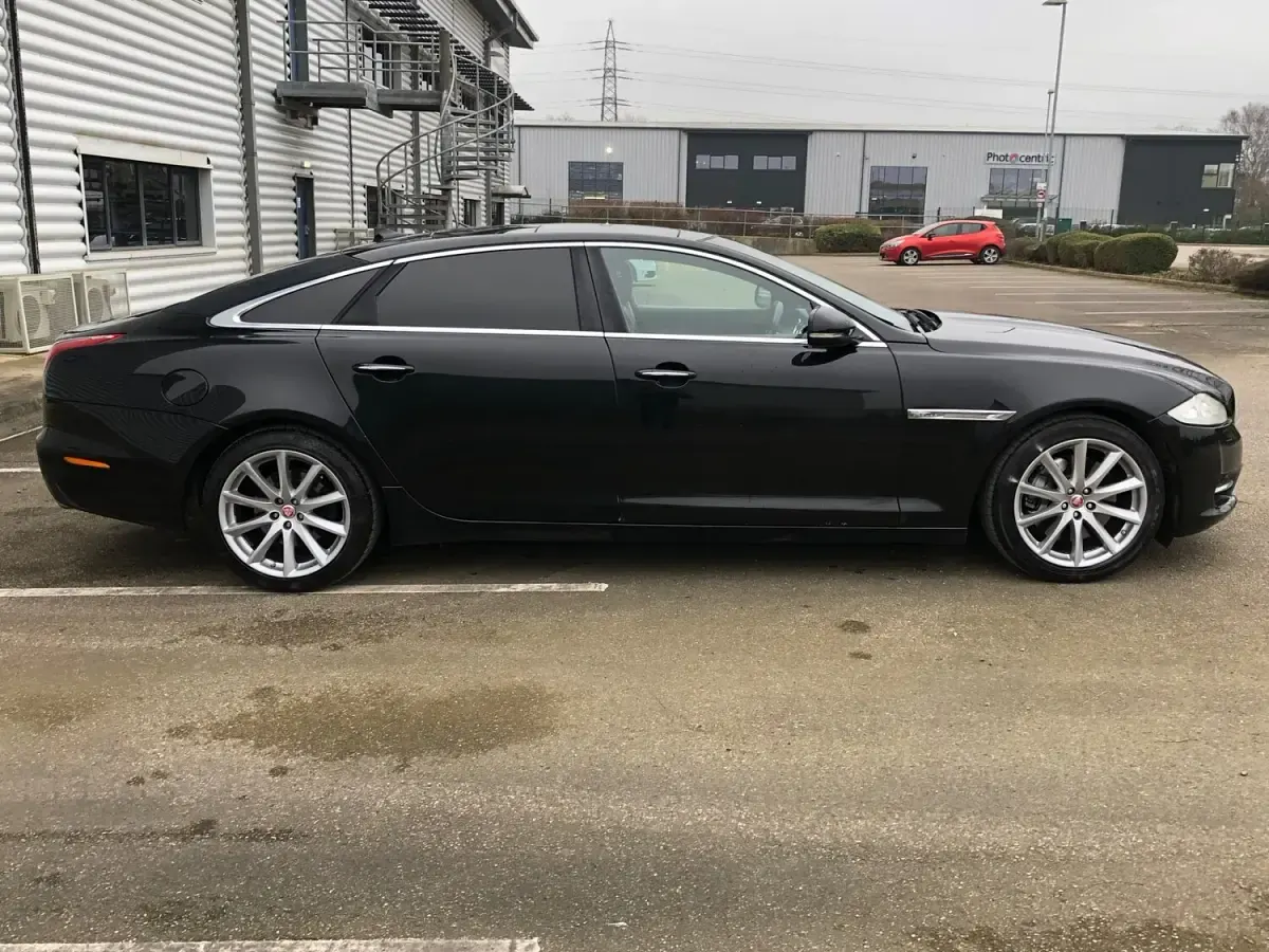 Used Jaguar XJ Portfolio 275 HP (202 kW) 2014 Black Sedan