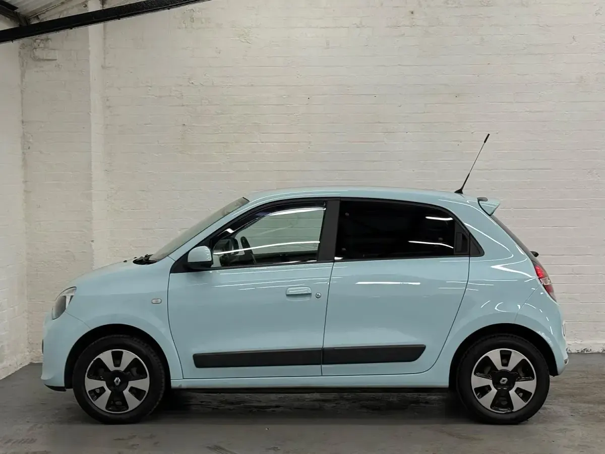 Used Renault Twingo Play 70 HP (51 kW) 2015 Blue Hatchback