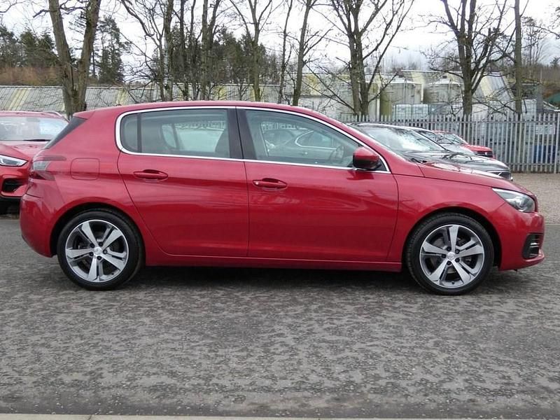 Used Peugeot 308 Allure 130 HP (95 kW) 2018 Red Hatchback