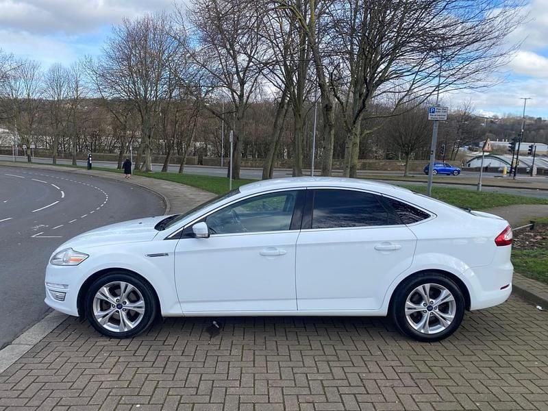 Used Ford Mondeo Business Edition 2013 White Hatchback