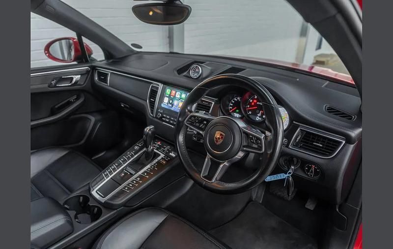 Used Porsche Macan GTS 355 HP (261 kW) 2017 Red SUV