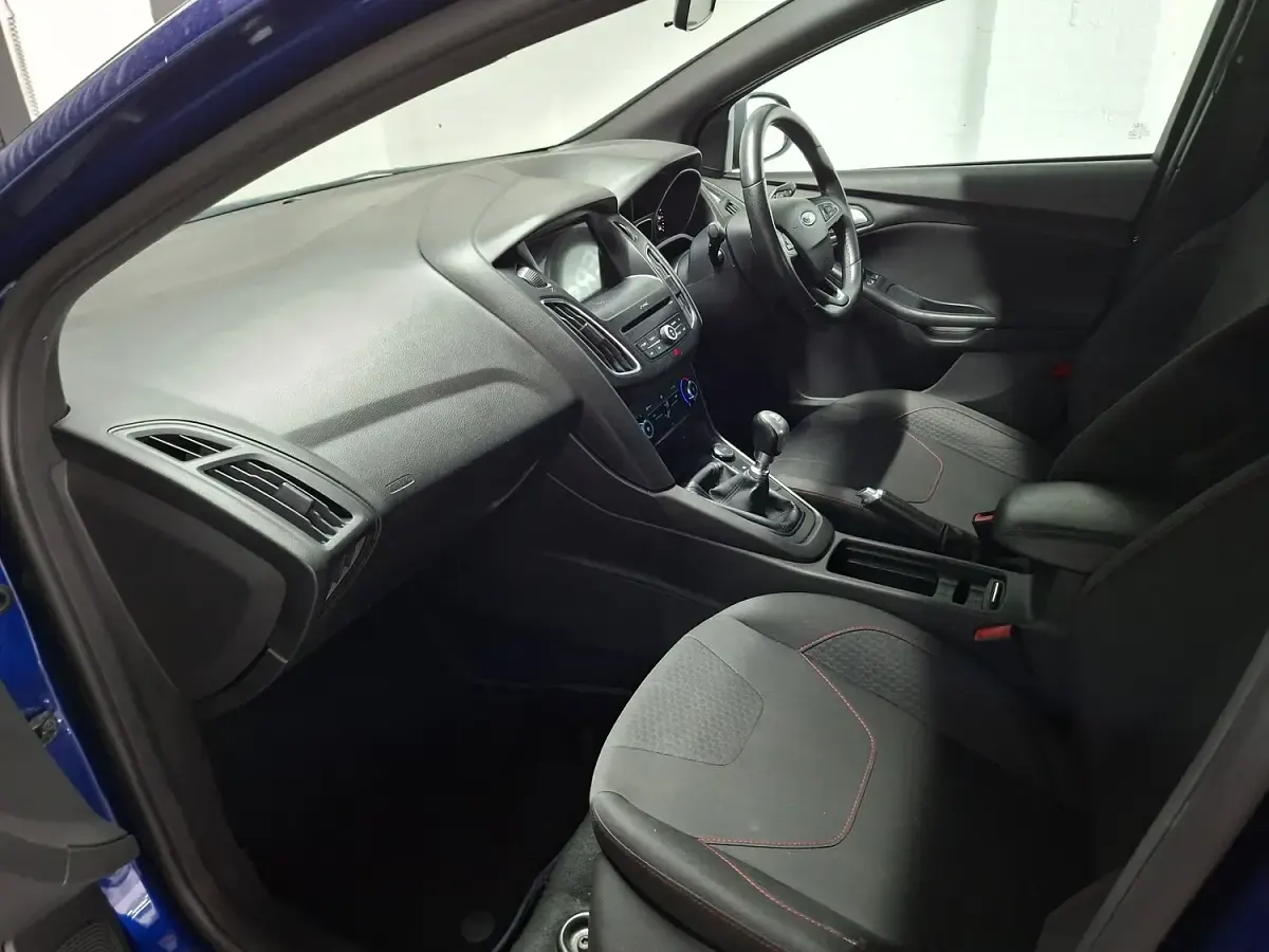 Used Ford Focus ST-Line 140 HP (102 kW) 2018 Blue Hatchback